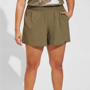 NWT Torrid Size 5 Happy Camper Stretch Woven Active Shorts in Olive Green